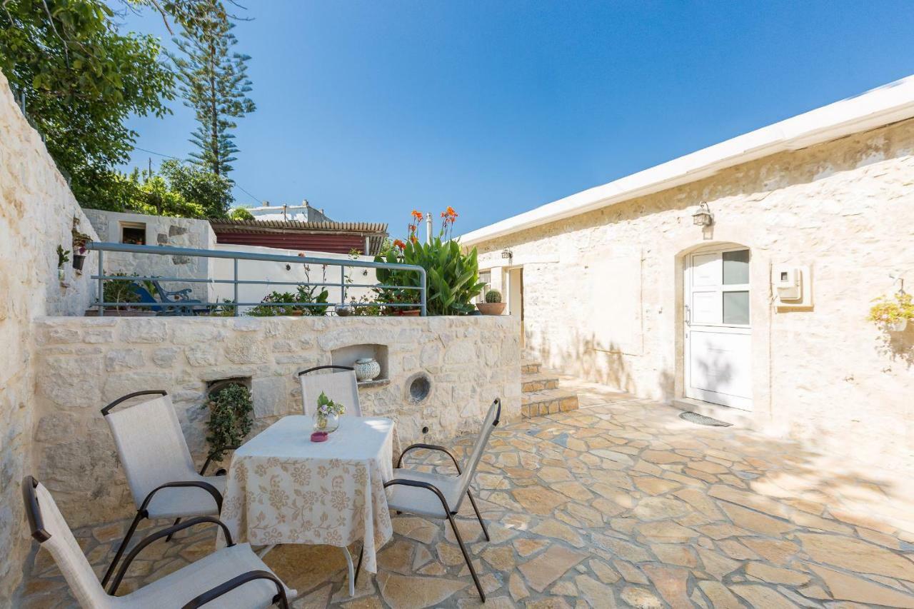 Erato House Apartment
