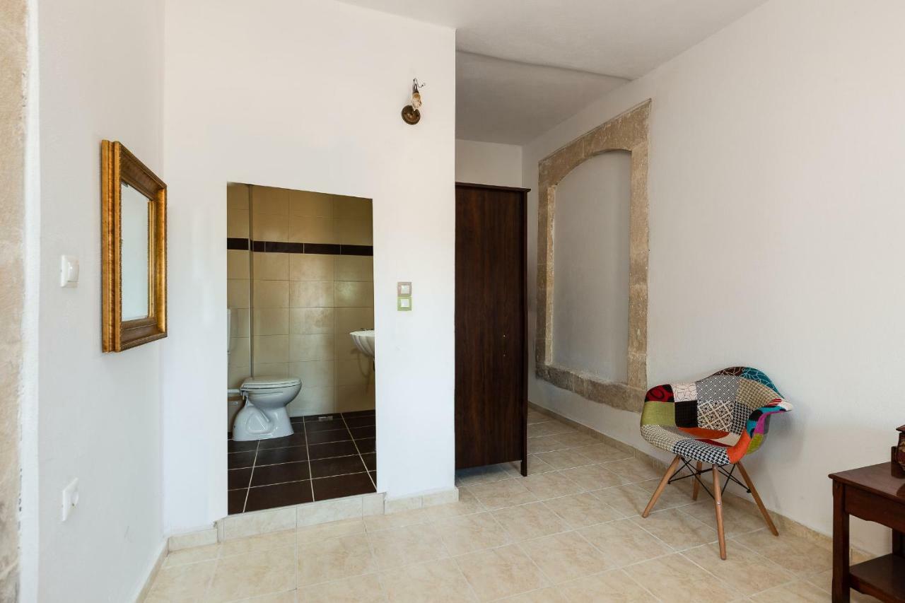 Erato House Apartment *