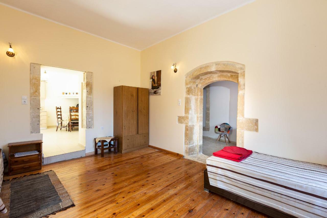 Erato House Apartment *